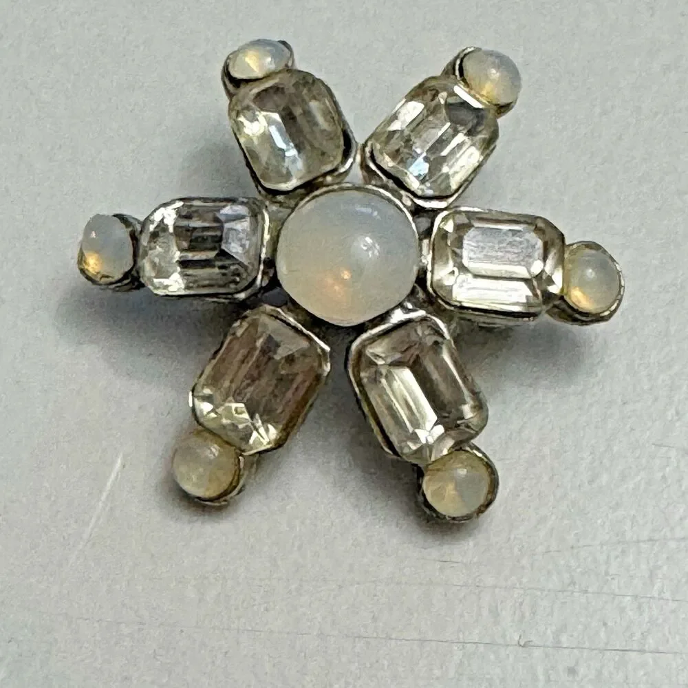 Vintage Rhinestone Starburst Brooch – 1.25 Inches, Silvertone